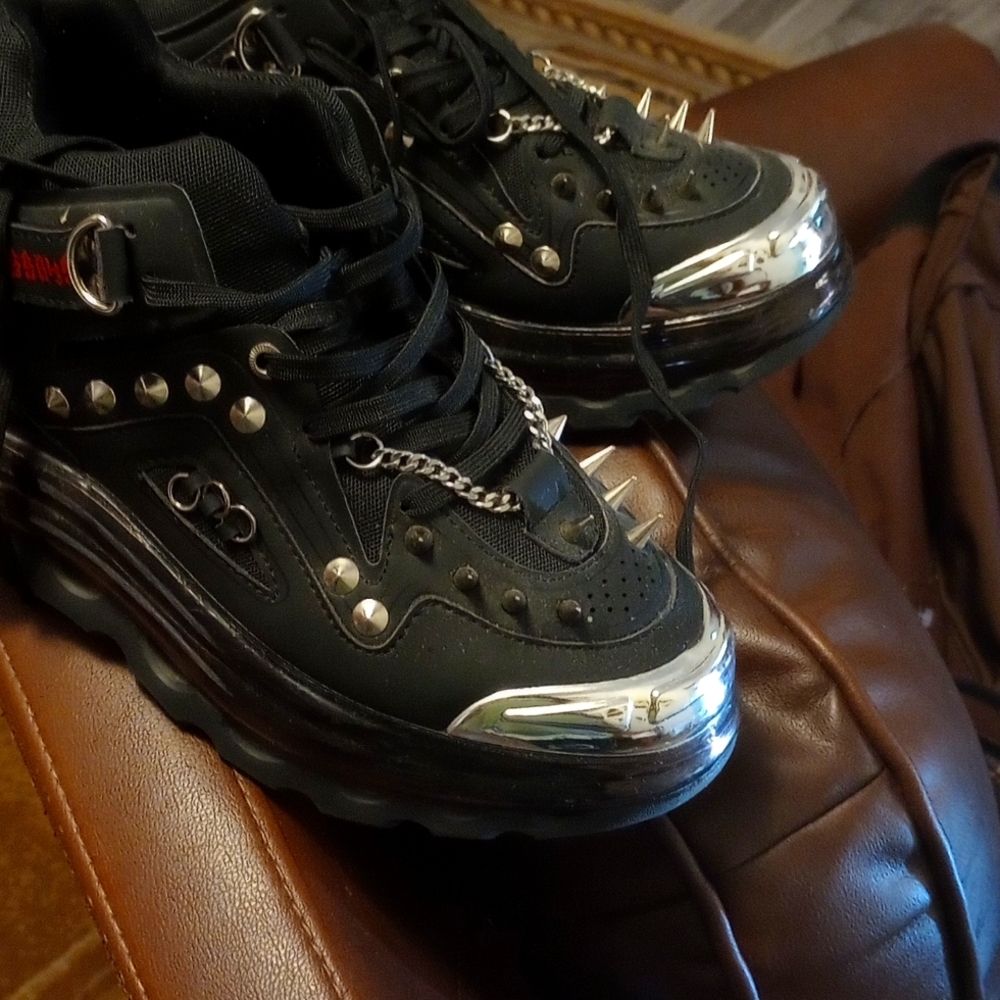 I have a custom-made Jordan shoes for sale only wear them once